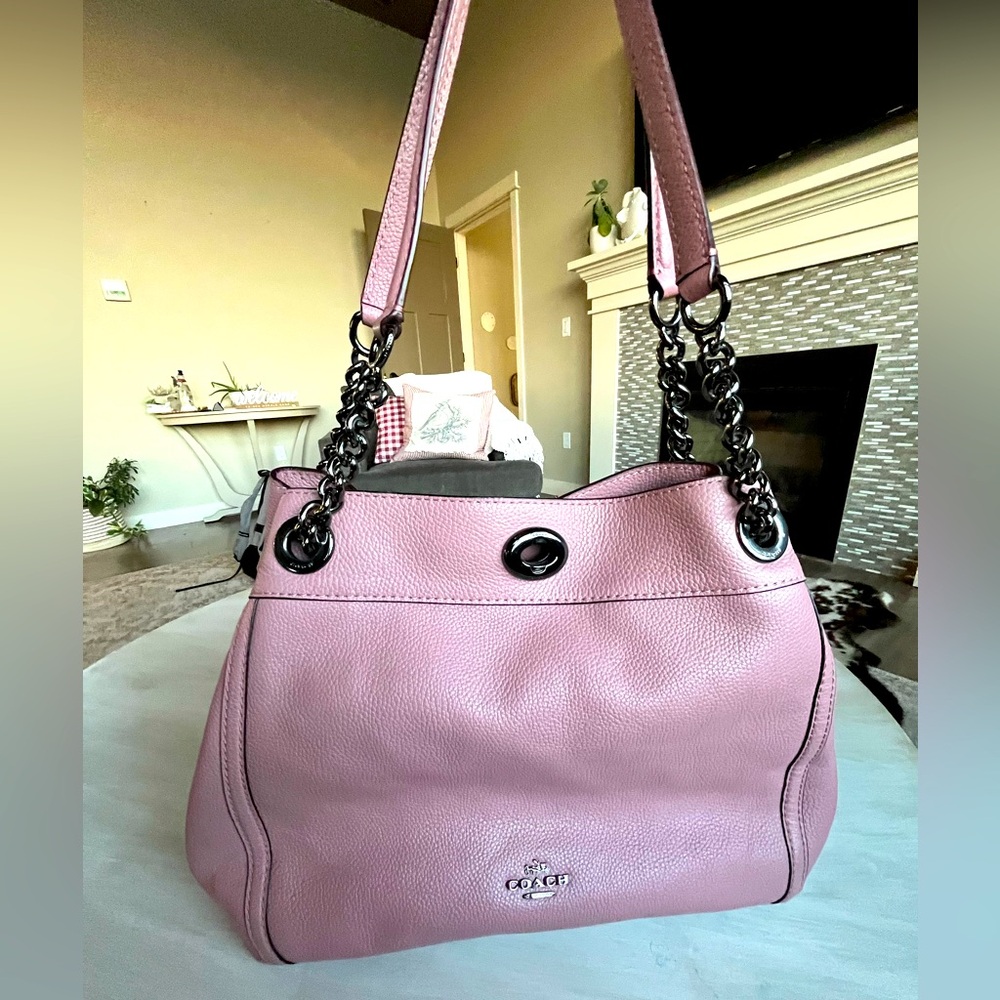 Coach bag EUC. Rose pink